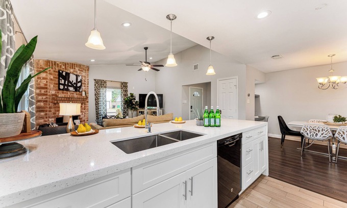 Barker Casa | Family-Friendly Home Near Great Southwest Equestrian Center – Horse Show Special