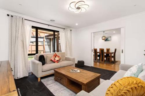 Halswell Apartamento | Family-Friendly Home in Wigram with Style & Space