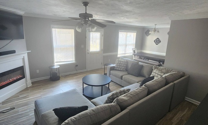 South View Casa | Family Friendly Home Mintues from the Airport