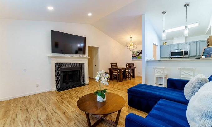 East Oak Hill Casa | Family Friendly & King Suite & Fire Pit, 9 Mil DT