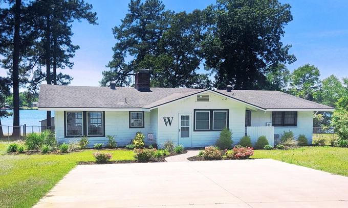 Manning Casa | Family Friendly Lake Oasis