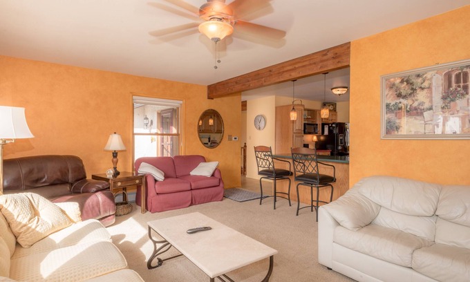 Salida Casa | Casa grande ideal para familias en la mesa en Salida - ¡Camina hasta Town & River!