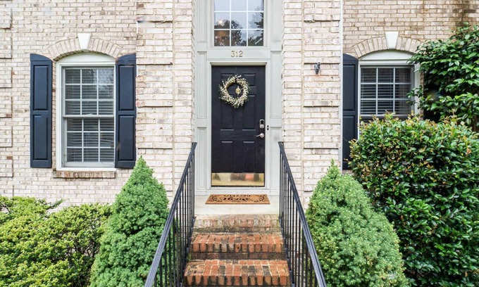 Cary Casa | Family Friendly Monthly Rental