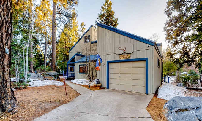 Sierra Cedars Casa | Family-friendly mountain retreat w/large wood deck, gas grill, fireplace