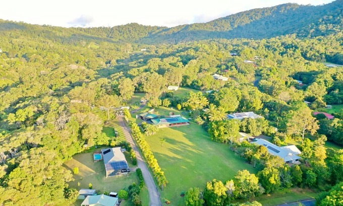 Kuranda Casa | Family Friendly | Mountain View | Late Check Out