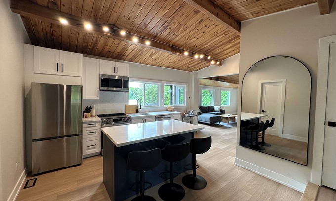 Georgian Bay Cabaña | Family Friendly Muskoka Lakehouse