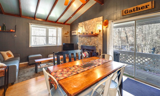 Newland Cabaña | Family-Friendly Newland Cottage w/ Fire Pit!