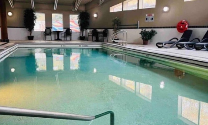 East Kootenay Condominio | Expansive Fernie Penthouse | Heated Pool & Jacuzzi