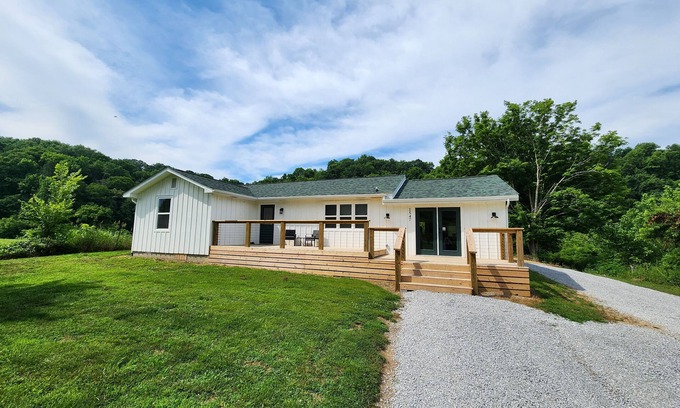 Seymour Casa | Family-friendly, playroom w/ air hockey & arcade games, hot tub, mountain views!
