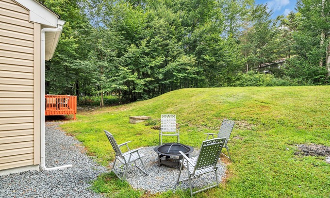 Tobyhanna Villa | Family Friendly Poconos Villa Close to Hiking, Skiing, Golf, Casino, Waterpark.