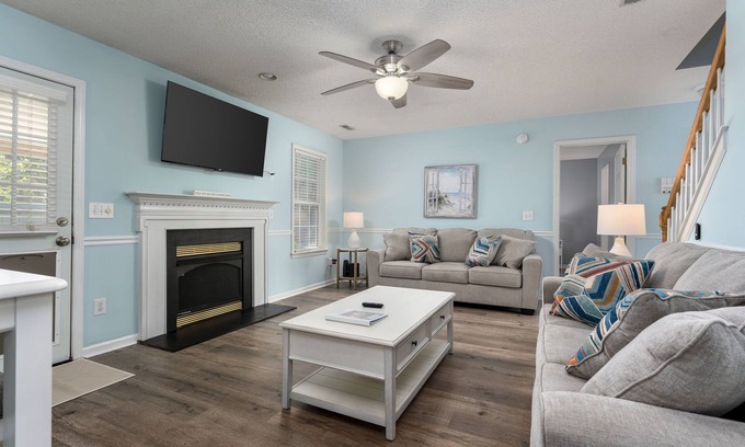 Myrtle Grove Casa | Family friendly, prime location, clean & bright