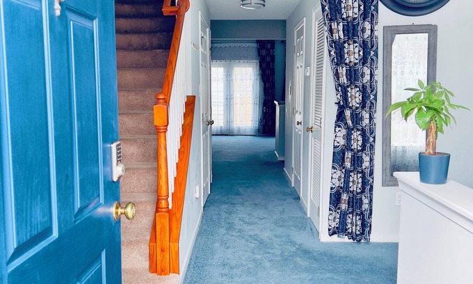 Laurel Casa | Family-friendly, Quiet, and Gated 3-bedroom Townhouse in Central Richmond