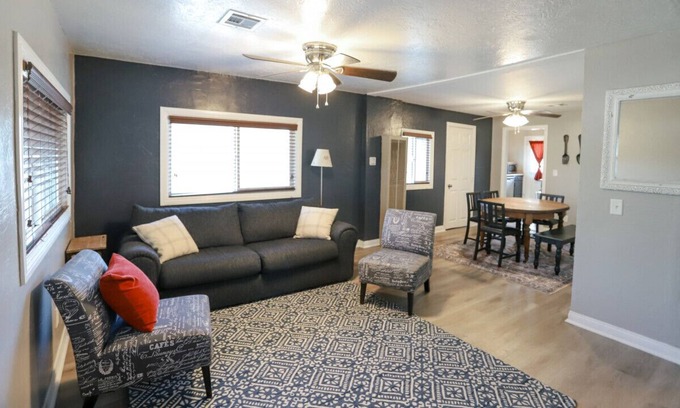 Redlands Casa | Family Friendly Retreat| 3 King Bed for Kids & Dogs