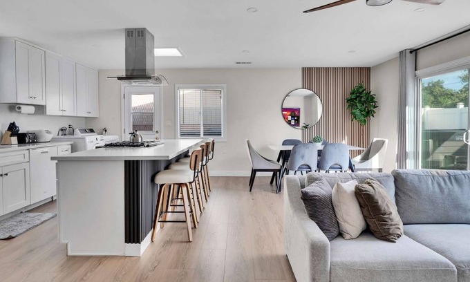 Southwest Anaheim Casa | Family Friendly Retreat, 10 minutes to Disney & Convention Center