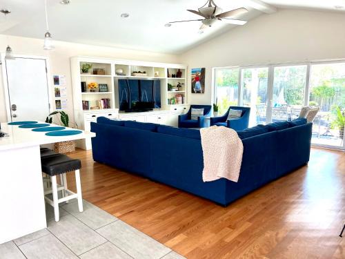 College West Casa | Family Friendly Retreat with Yard and Play Area, 2000 sq ft, AC, Fiber Optic WiFi