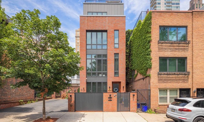 Rittenhouse Row Casa | Family Friendly Rittenhouse block