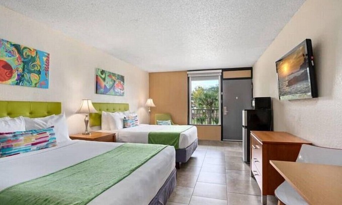 Historic Downtown Kissimmee Hotel | Family-friendly Room with 2 DBL Beds & Pool in Kissimmee