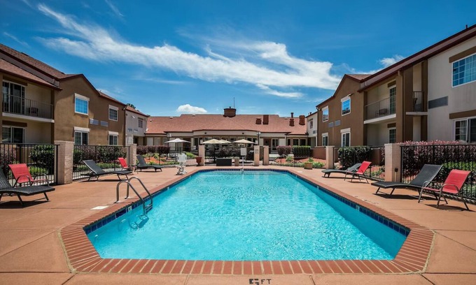 Ashley Oaks Hotel | Family-friendly Room w/ Free Hot Breakfast | Free Onsite Parking