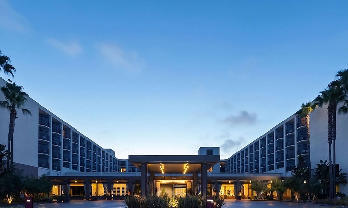 South Redondo Hotel | Family-Friendly Stay! 4 Large Units, Pets Allowed, Close to South Bay Ocean
