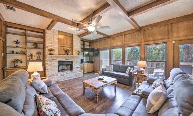 Encino Park Casa | Family-Friendly San Antonio Home with Hot Tub and Deck
