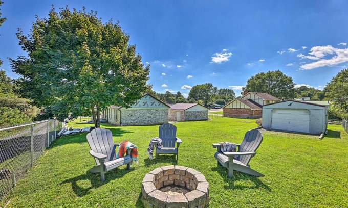Summerlee Casa | Family-Friendly Sanctuary BBQ, Patio and Yard
