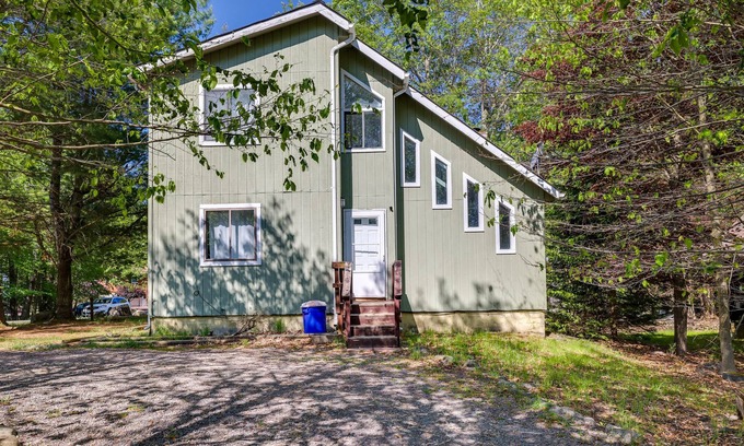 Tobyhanna Cabaña | Family-friendly Tobyhanna Vacation Rental w/ Deck!