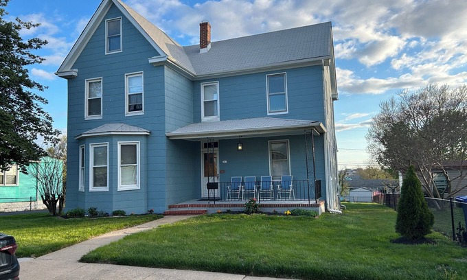 West Baltimore Apartamento | Family friendly Tranquil apartment with AC in vibrant Baltimore.