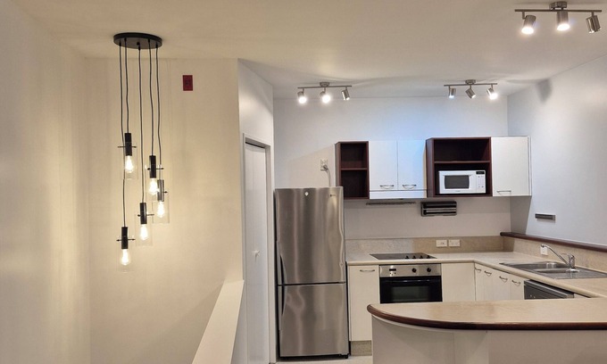 Wellington Apartamento | Family friendly two bedroom apartment with secure free carparking. Pool &Gym too