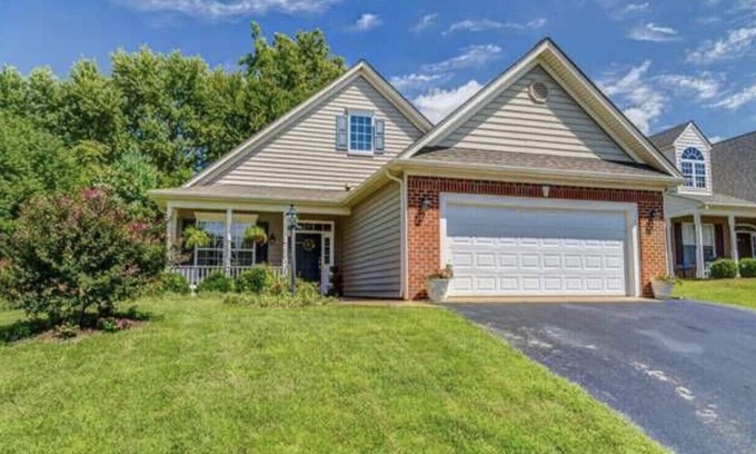 Rio Casa | Family-friendly single home/Walking distance to shopping center and restaurants