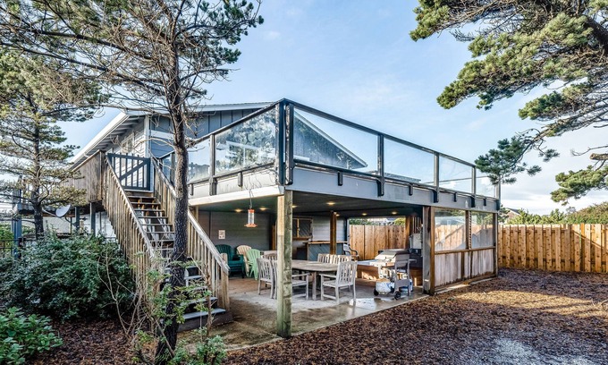 Gleneden Beach Casa | Casa ideal para familias con vistas al océano y bañera de hidromasaje privada: ¡camina hasta la playa!