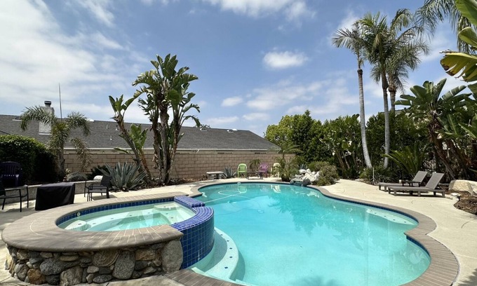 Rowland Heights Casa | Family- Friendly Villa with Pool + BBQ + Fire-pit, close to Disney & Water Park