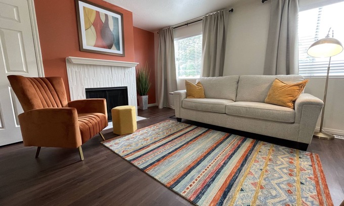 Canyon Rim Casa | Family Friendly | Skiers Welcome | Sleeps 11 | Washer/Dryer | Smart TVs | Garage