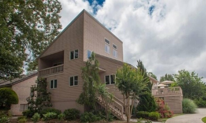 Croatan Beach Casa | Family-Friendly Sail Away Home with Billiard and Built-in Spa on the Deck by RedAwning