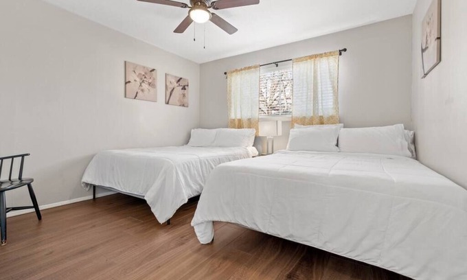 Central Arlington Apartamento | Family Friendly & Very Clean! Walk to AT&T Stadium! 2 Queen Beds