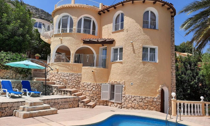 La Canuta Villa | Villa familiar "Es Paradis" con piscina, jardín y Wi-Fi