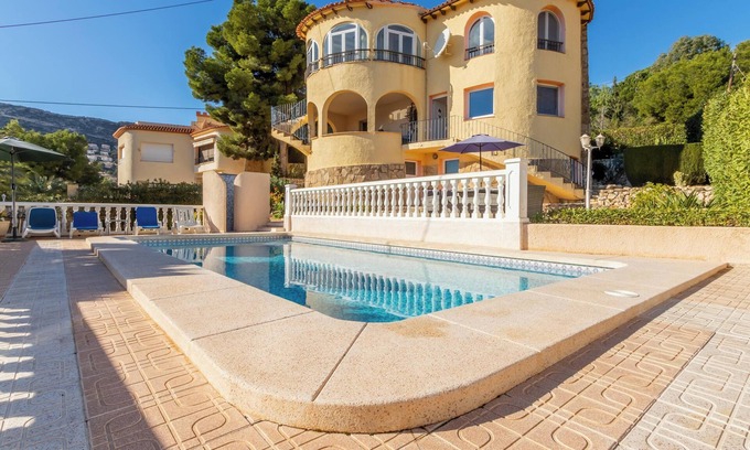 La Canuta Villa | Villa Valle Verde para Familias con Piscina, Jardín y Wi-Fi