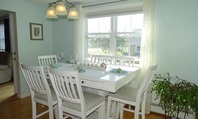 Sandwich Casa | Family friendly w/Ocean Views, minutes walk to beaches, restaurants & marina