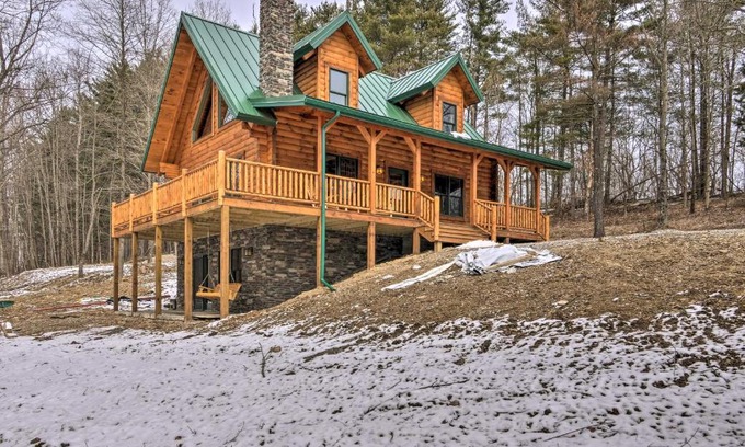 Bladensburg Casa | Family-Friendly Warsaw Cabin with Deck and Fireplace!