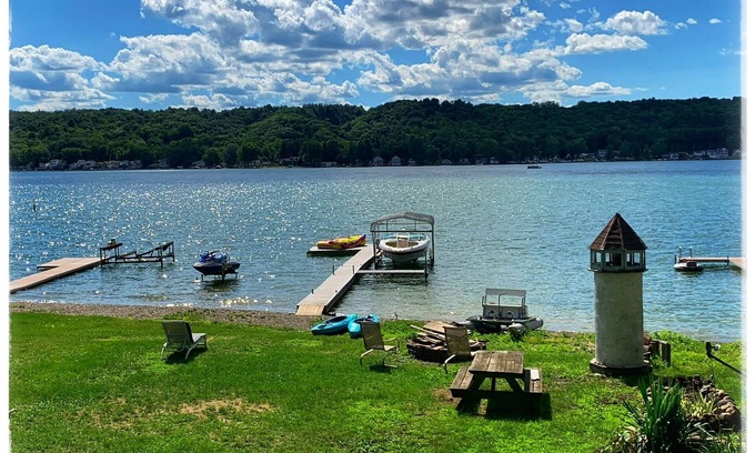 Scottsburg Casa | Family friendly waterfront property