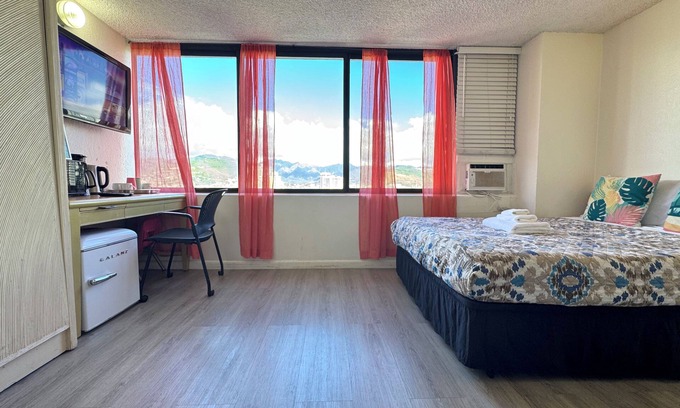 Waikiki Hotel | Family/Friends Hotel in Terrific Honolulu Room, AC