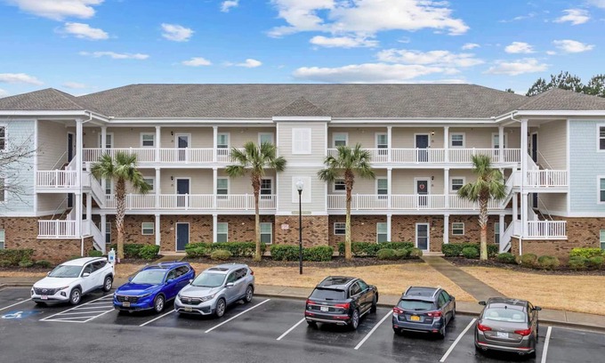 Longs Condominio | Family Fun: 2BR Condo near Beach & Pool