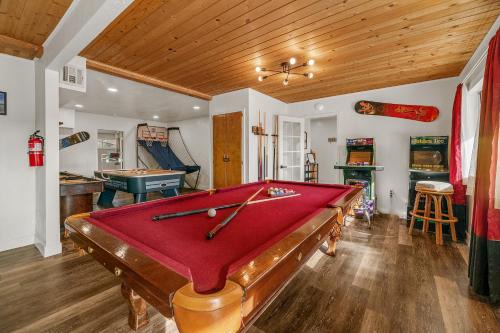 Fawnskin Casa | Family Fun Cabin - Mountain home with Game Room, Hot Tub and Lake Views!