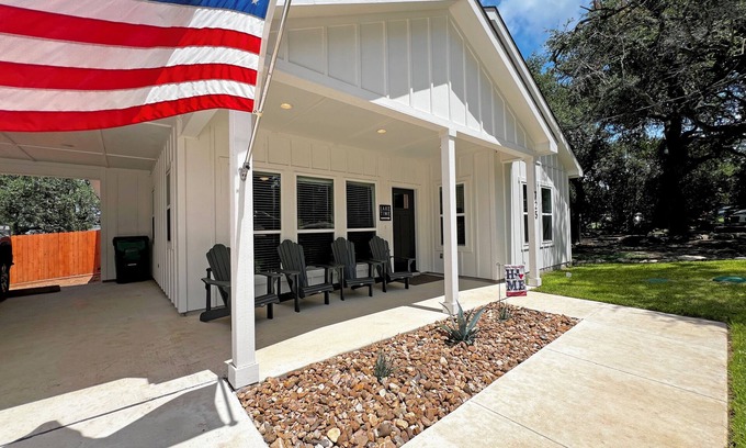 Canyon Lake Cabaña | Family Fun, Fresh and New Home Near Canyon Lake!