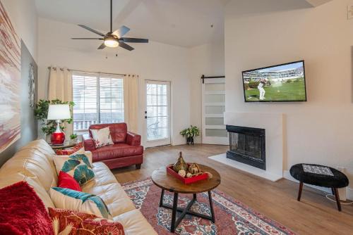 North Scottsdale Apartamento | Family Fun-Sport Court & Game Room with King Bed - 2 Self-Check In - H2162