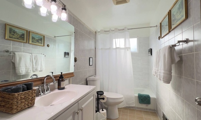 Salinas Casa | Family Fun with Game Room & King Bed near Monterey Aquarium, Laguna Seca