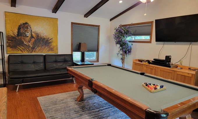 Linda Vista Casa | ¡Sala de juegos familiar con bar, mesa de billar / dardos de ping pong y más!