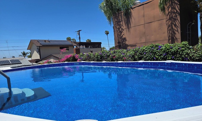 Serra Mesa Casa | ¡Reuniones familiares, mesa de billar, ping pong, jacuzzi y diversión!