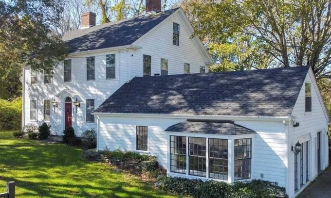 Portsmouth Casa | Family Getaway Bridal gathering Retreat 13