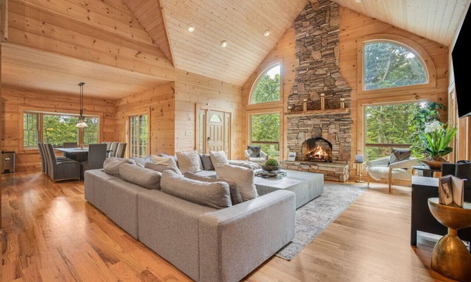 Avery Creek Casa | Family Getaway: Pool, Game Room, Fire Pit & 3 Kings