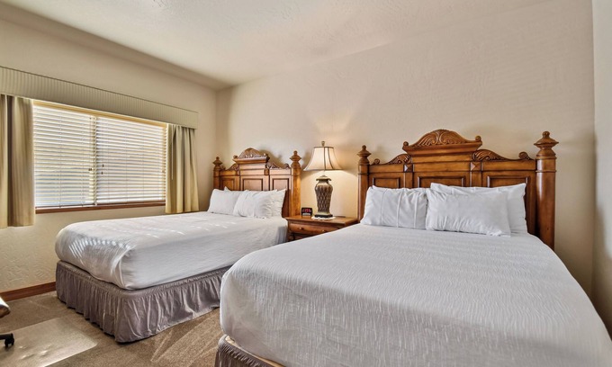 Midway Villa | Family Getaway~Pool, Tubing, Skiing, Golf - Villa 2055 -Q